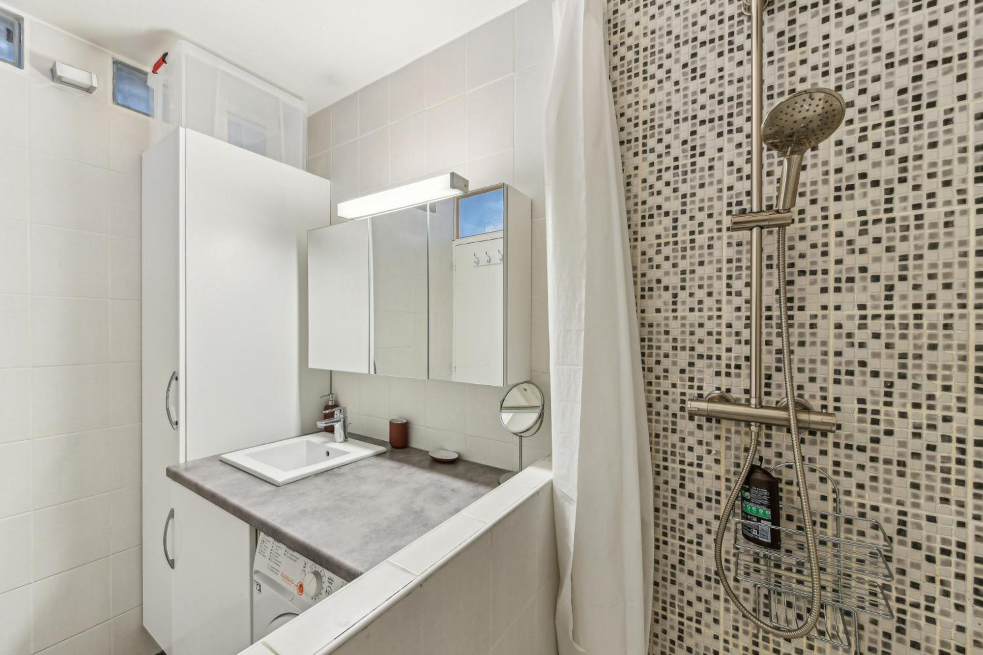 Chic And Comfortable Apart With Balcony Levallois-Perret Zewnętrze zdjęcie